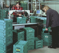 塑料周轉(zhuǎn)筐在車(chē)間流水線(xiàn)使用的優(yōu)勢(shì)